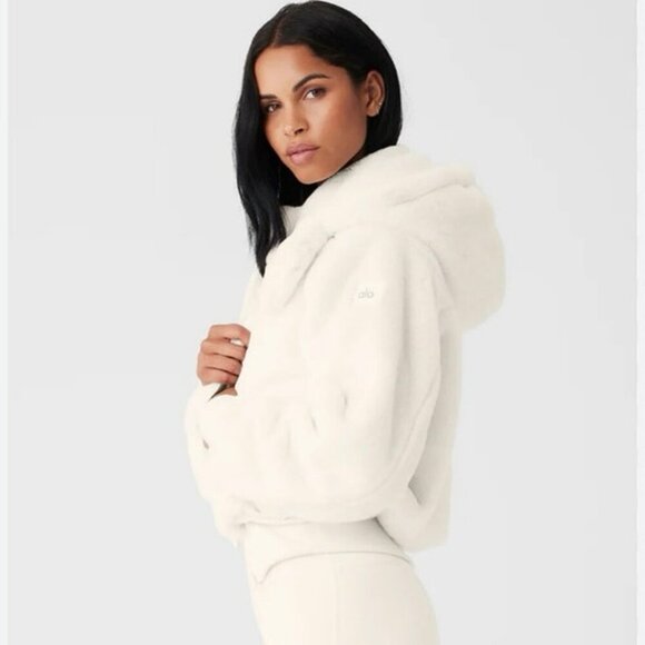 Alo Yoga LA Cropped White Sherpa Fuzzy Hooded Jacket Women’s Size Medium - Picture 3 of 10
